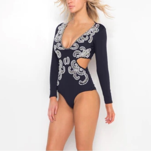 Pearl Embellished Bodysuit. - Picture 2 of 7